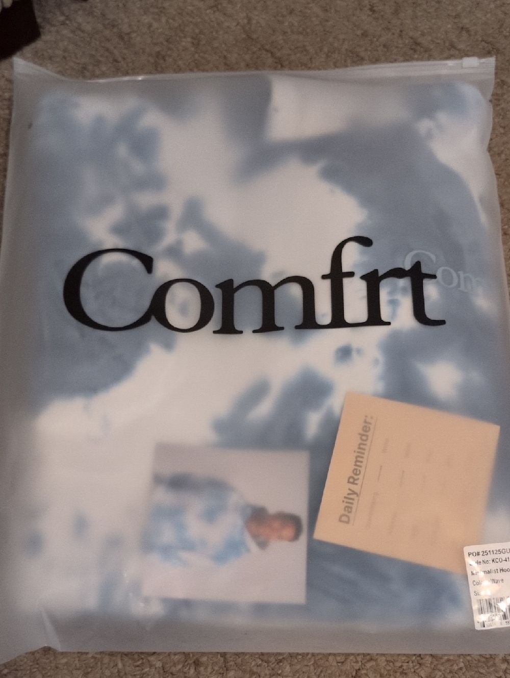 Comfrt Women’s Blue Wave Minimalist Hoodie Size Small